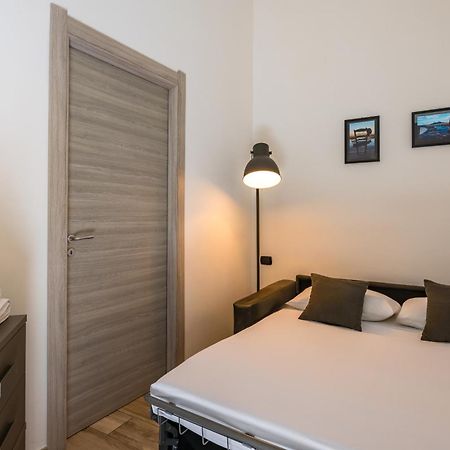 Palazzo Mormando - Modern Apartment เนเปิลส์ ภายนอก รูปภาพ