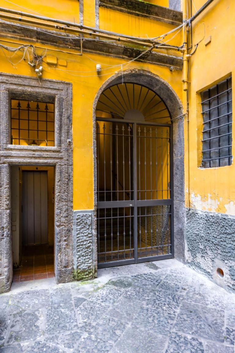Palazzo Mormando - Modern Apartment เนเปิลส์ ภายนอก รูปภาพ