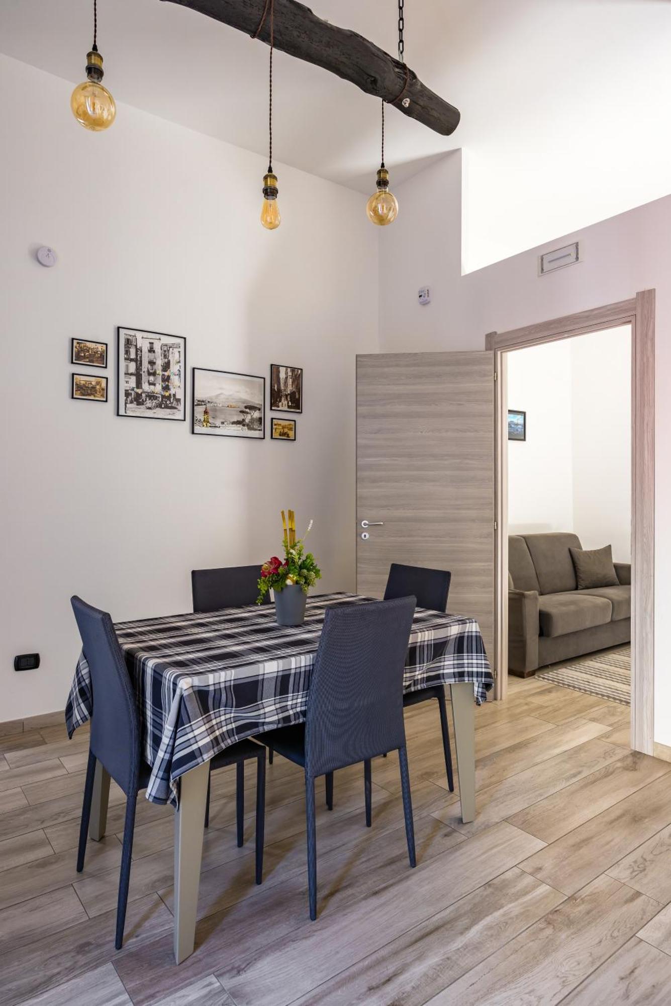 Palazzo Mormando - Modern Apartment เนเปิลส์ ภายนอก รูปภาพ