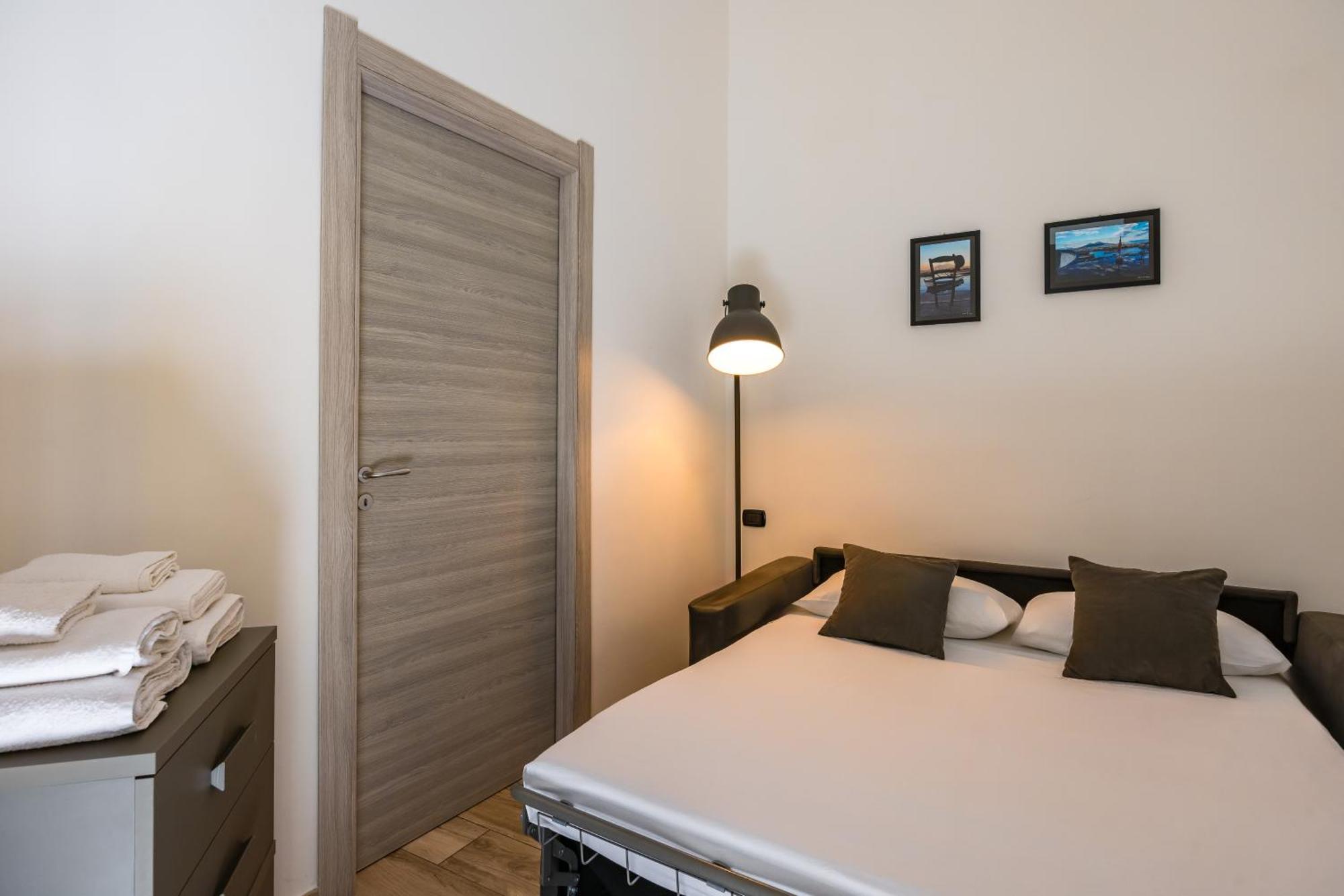 Palazzo Mormando - Modern Apartment เนเปิลส์ ภายนอก รูปภาพ