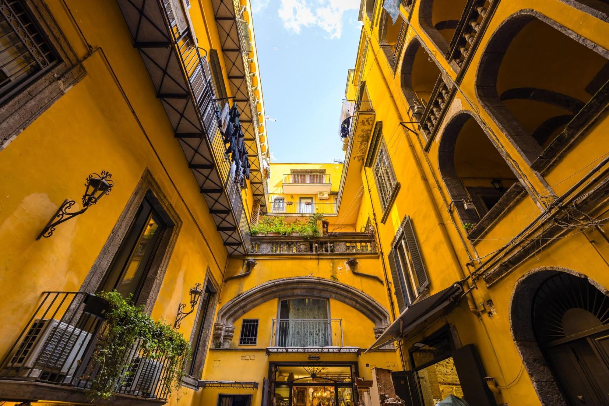 Palazzo Mormando - Modern Apartment เนเปิลส์ ภายนอก รูปภาพ