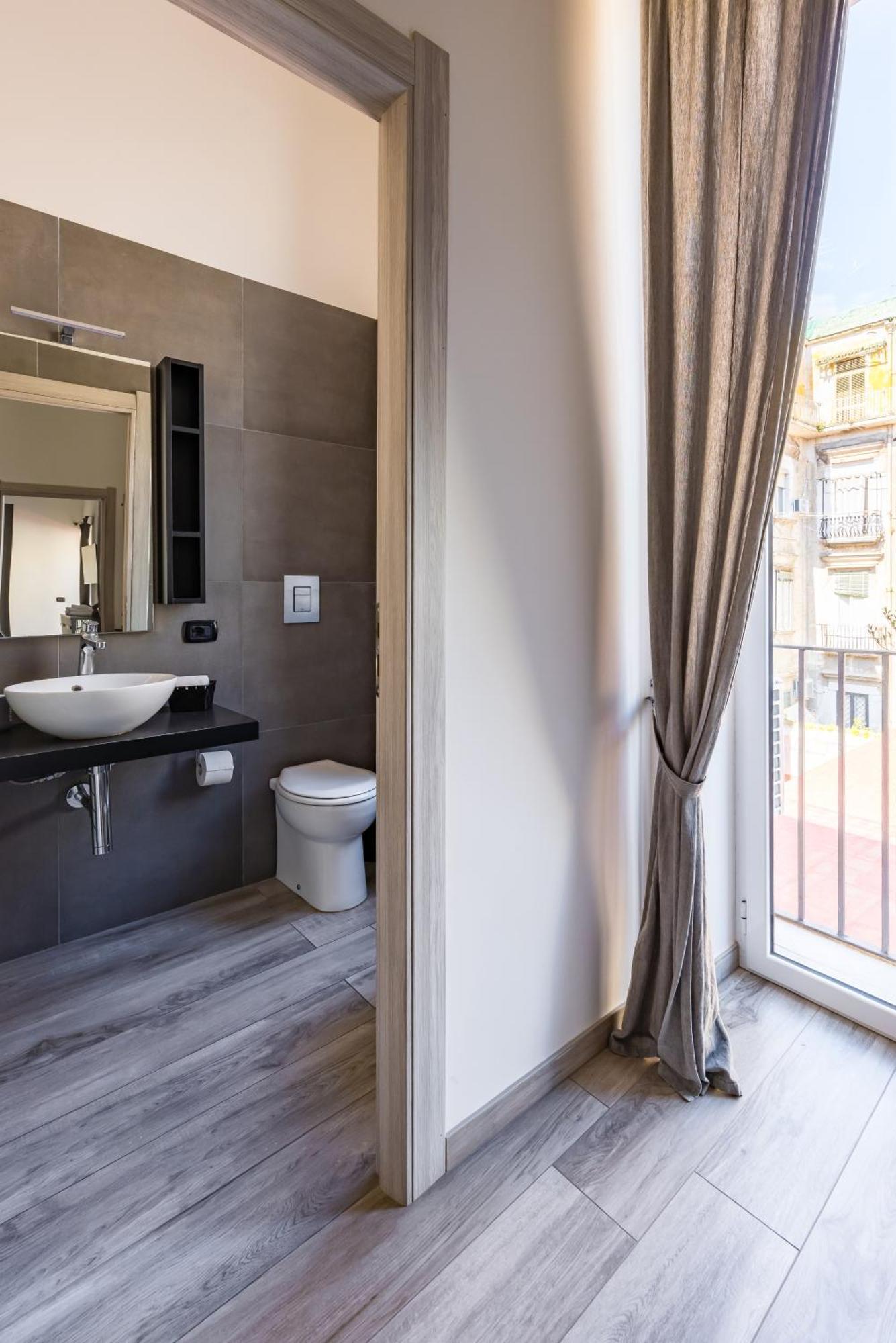 Palazzo Mormando - Modern Apartment เนเปิลส์ ภายนอก รูปภาพ