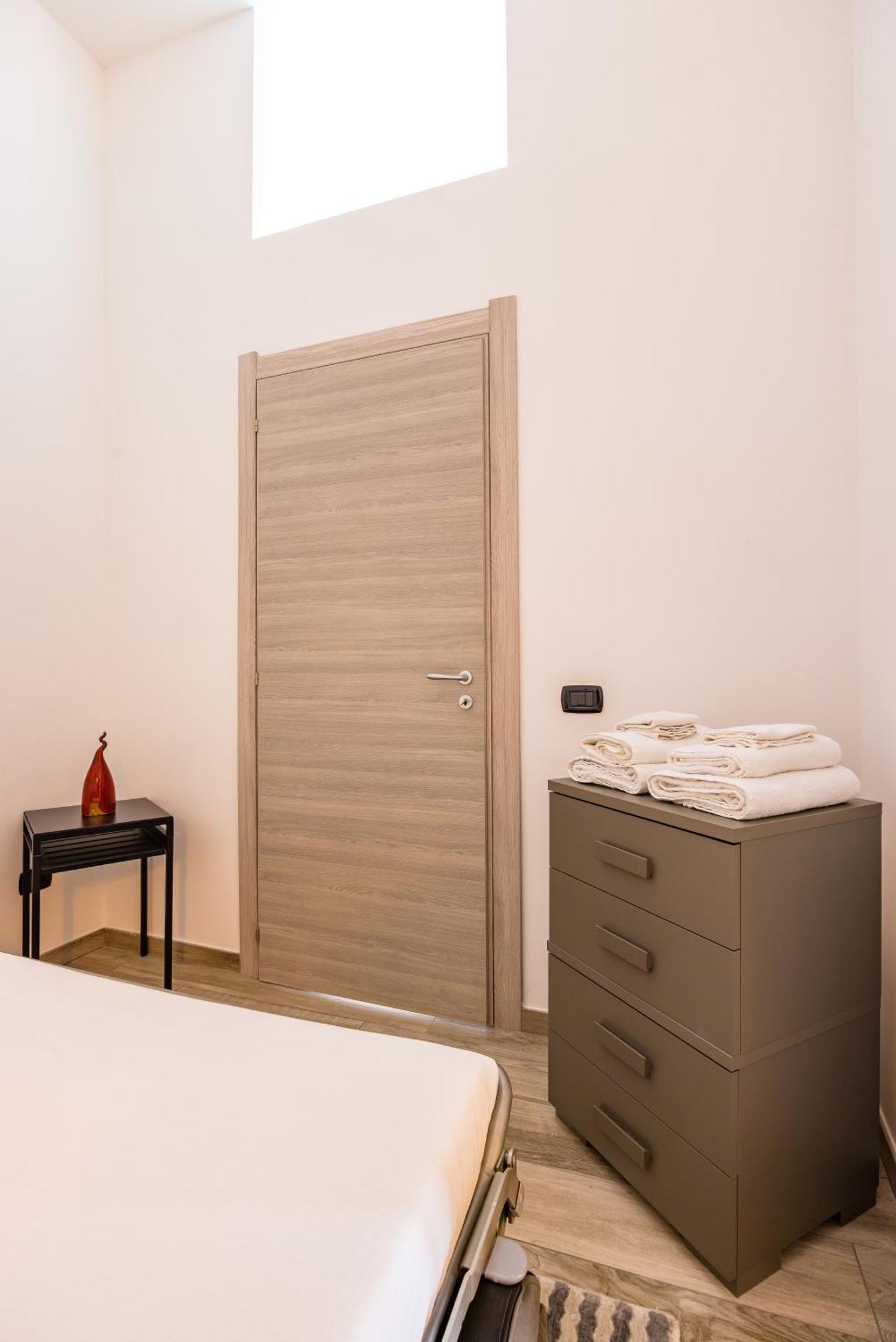 Palazzo Mormando - Modern Apartment เนเปิลส์ ภายนอก รูปภาพ
